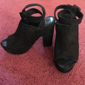 Black platform chunky heels
